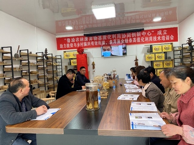 我所举办食用菌全链条技术扶贫培训会